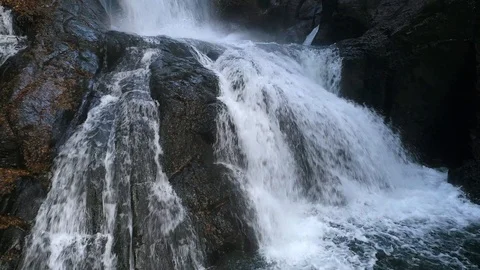 Close up of the waterfall Vídeos de archivo 94845583