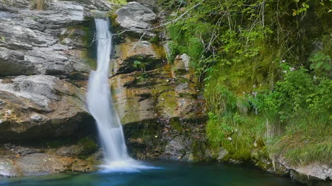 Close-up of a waterfall. Silk effect. Long exposure. Vídeos de archivo 312224540