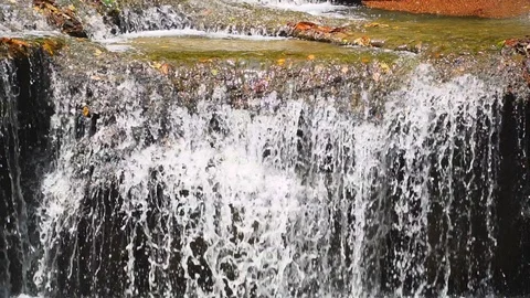 Close up waterfall slow motion. Vídeo Stock 106798046