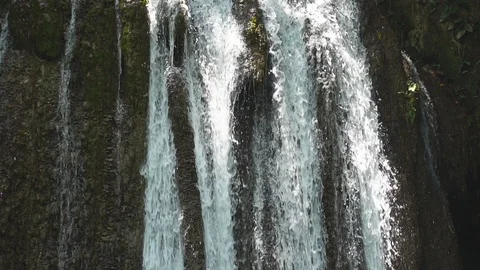 Close up waterfall slow motion. 库存影片 107126647