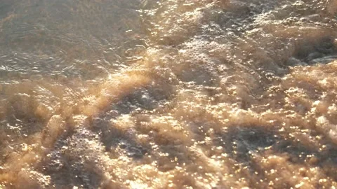Close up of waves on crystal clear tropical island blue water Vidéo 235728185