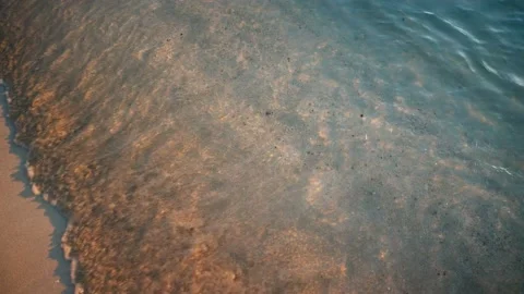Close up of waves on crystal clear tropical island blue water Stockbeeldmateriaal 235728196