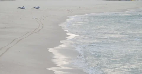 Close up of waves lapping on an empty bondi beach, COVID-19 動画素材 128046561