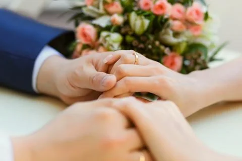 Close-up of wedding hands with rings Фото