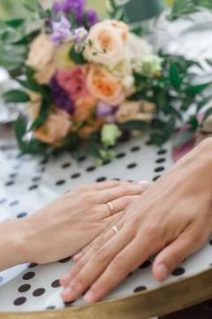 Close-up of wedding hands with rings Fotos Stock