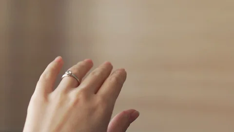 Close up wedding ring on the bride's hand Stock Footage 127996393