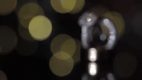 Close up wedding rings rack focus artistic 스톡 동영상 125431868