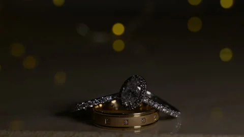 Close up wedding rings revealed with light 스톡 동영상 170375440