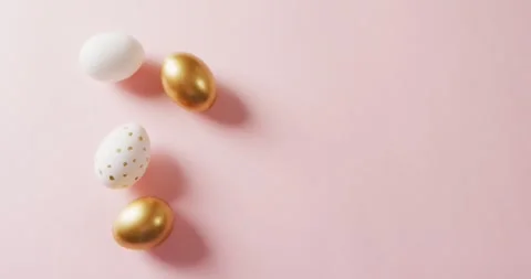 Close up of white and gold easter eggs on pink background with copy space Stock Footage 331246031