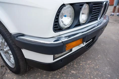 Close up of white classic BMW E30 car from side. Foto stock