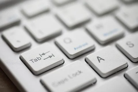 Close-Up of a White Computer Keyboard Showing the Tab Key Foto stock