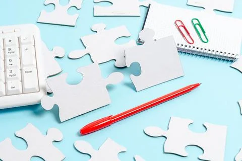 Close-Up White Jigsaw Pattern Puzzle Pieces To Be Connected With Missing Last Foto stock