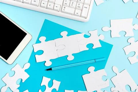 Close-Up White Jigsaw Pattern Puzzle Pieces To Be Connected With Missing Last Foto stock
