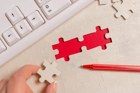 Close-Up White Jigsaw Pattern Puzzle Pieces To Be Connected With Missing Last Foto stock