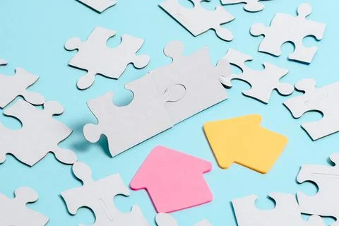 Close-Up White Jigsaw Pattern Puzzle Pieces To Be Connected With Missing Last Foto stock