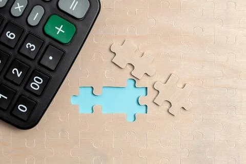 Close-Up White Jigsaw Pattern Puzzle Pieces To Be Connected With Missing Last Foto stock