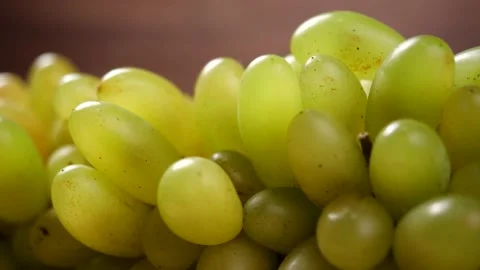 Close-up of white seedless grapes. Grape in dolly shot Stock-Footage 143843505
