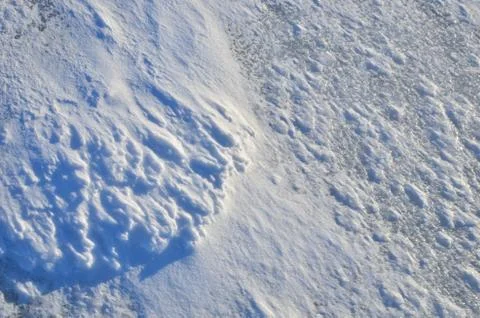 Close up of white snow background. Snow covered ground on a frosty winter day Foto stock