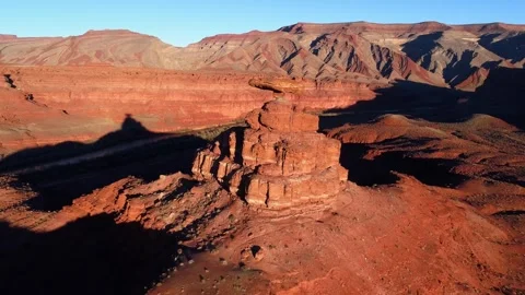 Close to wide pull back aerial drone shot of Mexican Hat Rock in southeastern Stock Footage 336814929