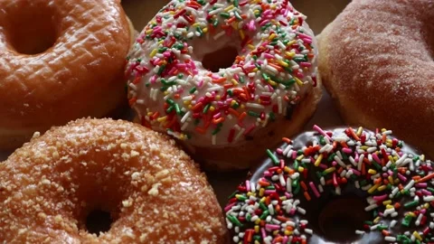 Close to wide shot of donuts 스톡 동영상 171504365