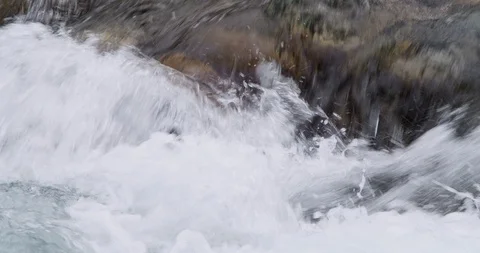 Close up of wild foaming river water in cloudy weather, 4k Vídeo Stock 108654962
