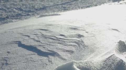 Close up of wind blowing white fluffy snow on pile of snow during a winter Vídeo Stock 299834040
