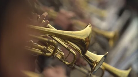 Close-up of wind instruments. Jazzman plays the trumpet. Brass tool. Vídeos de archivo 90425452