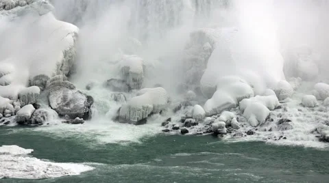 Close-Up of winter at the USA Falls Vidéo 46240996