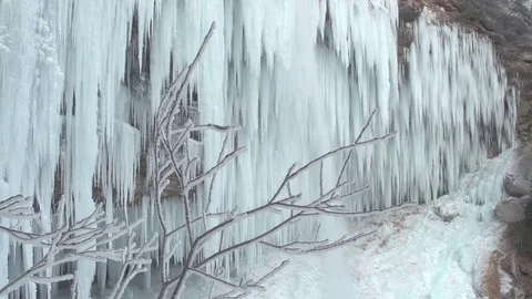 CLOSE UP: Winter wonderland in snowy mountains full of frozen sparkling icicles Stock Footage