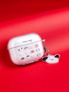 Close up of wireless headphone case with cute print on red background Foto stock