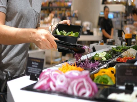 Close Up of Woman Choosing Fresh Vegetable Salad In Salad Bar Видео 80425439
