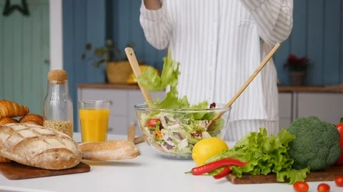 Close-Up Of Woman Hands Preparing Salad On The Kitchen. Healthy Diet. Stockbeeldmateriaal 104587748