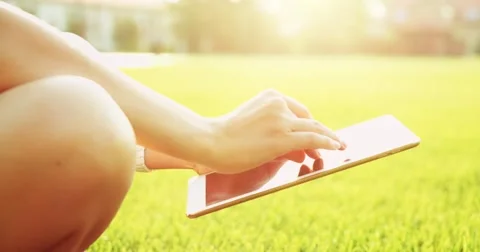 Close-up woman hands using digital tablet computer touchscreen. Slow motion. Vidéo 66855570