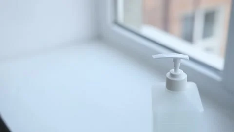 Close-up of woman hands using hand sanitizer gel Vídeo Stock 126971585