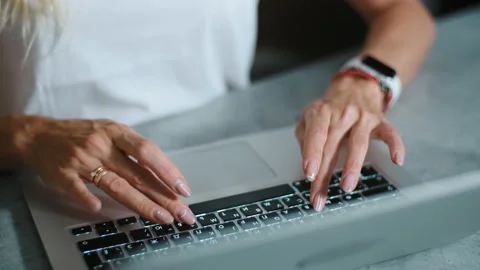 Close up Woman Having Coffee While  typing on a Laptop Vídeo Stock 135269383