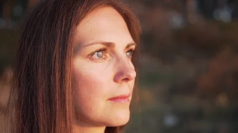 Close up of woman's face at sunset, beautiful green eyes, portrait Stock Footage 124715484