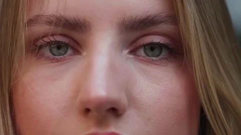 Close up of woman's face at sunset, beautiful green eyes, portrait, outdoor Video stock 242712484