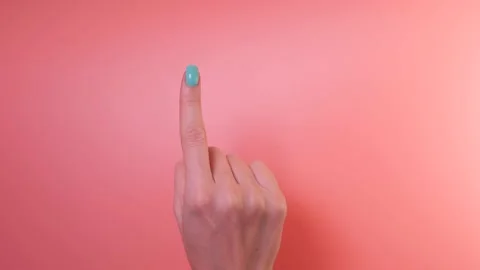 Close up of womans hand counting to five with her fingers. Stock Footage 207724305