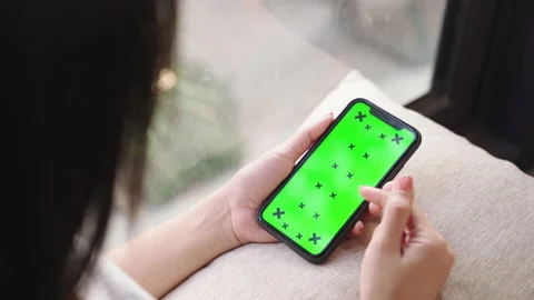 Close up of a woman's hand holding a mobile telephone with green screen 스톡 동영상 145932263
