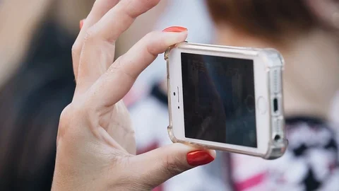 Close-up of a woman's hand with the phone while shooting aideo. Stock Footage 114536267