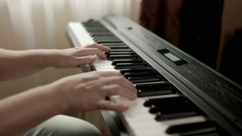 Close up of woman's hand playing the electric piano. Stock-Footage 161741798