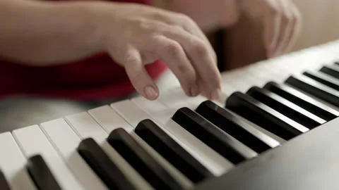 Close up of woman's hand playing the electric piano. Stock-Footage 161742809