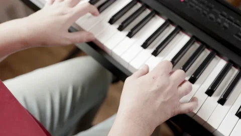 Close up of woman's hand playing the electric piano. Stock-Footage 161743063