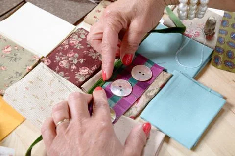 Close up of woman's hand sewing patchwork 스톡 사진