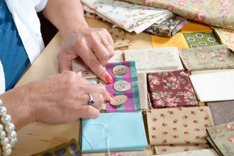Close up of woman's hand sewing patchwork 스톡 사진