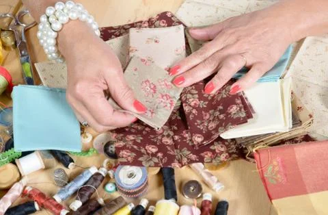 Close up of woman's hand sewing patchwork 스톡 사진