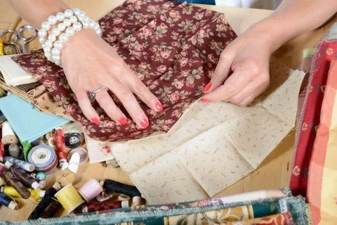 Close up of woman's hand sewing patchwork 스톡 사진