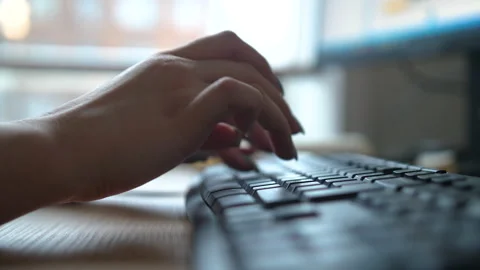 Close-up of a woman's hand typing rapidly on the keyboard 스톡 동영상 171573280