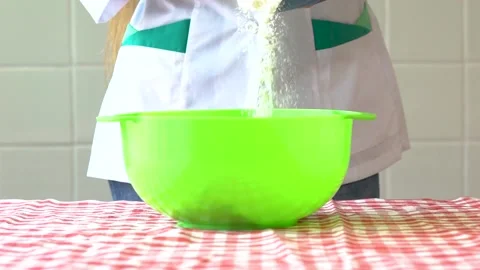 Close-up of woman's hands make pie to prepare for a meal during stay at home 스톡 동영상 139315827