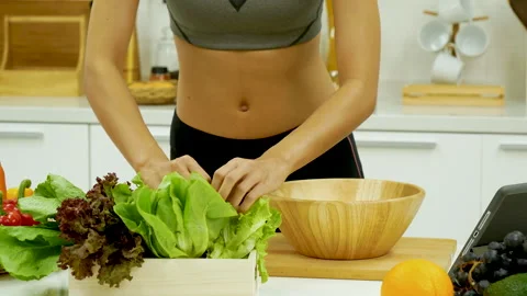 Close up Women hand prepare fruit vegetables vegan salad season oil salad Vídeo Stock 276451364
